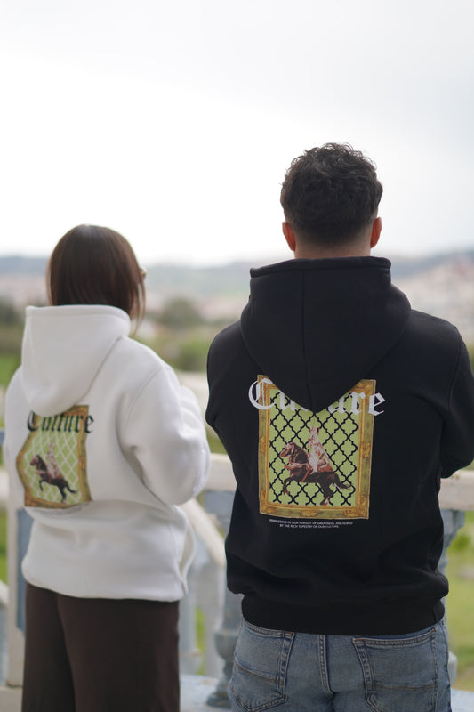 Hoodie gris clair avec logo 'Culture' centré, style streetwear marocain